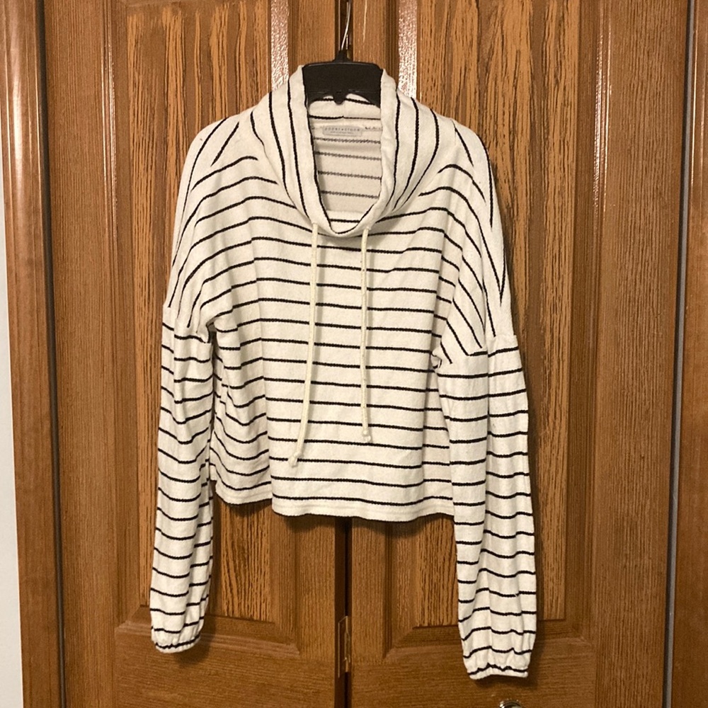 Paper Crane Turtleneck white and black striped